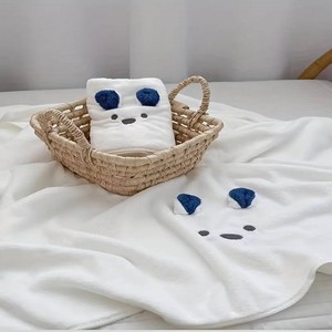 Adorable White Baby Towel with Bear Face Design – Soft Plush Bath Towel for Infants and Toddlers, Cozy and Gentle on Baby’s Skin – Perfect for Bath Time, Newborn Shower Gift, or Nursery Decor